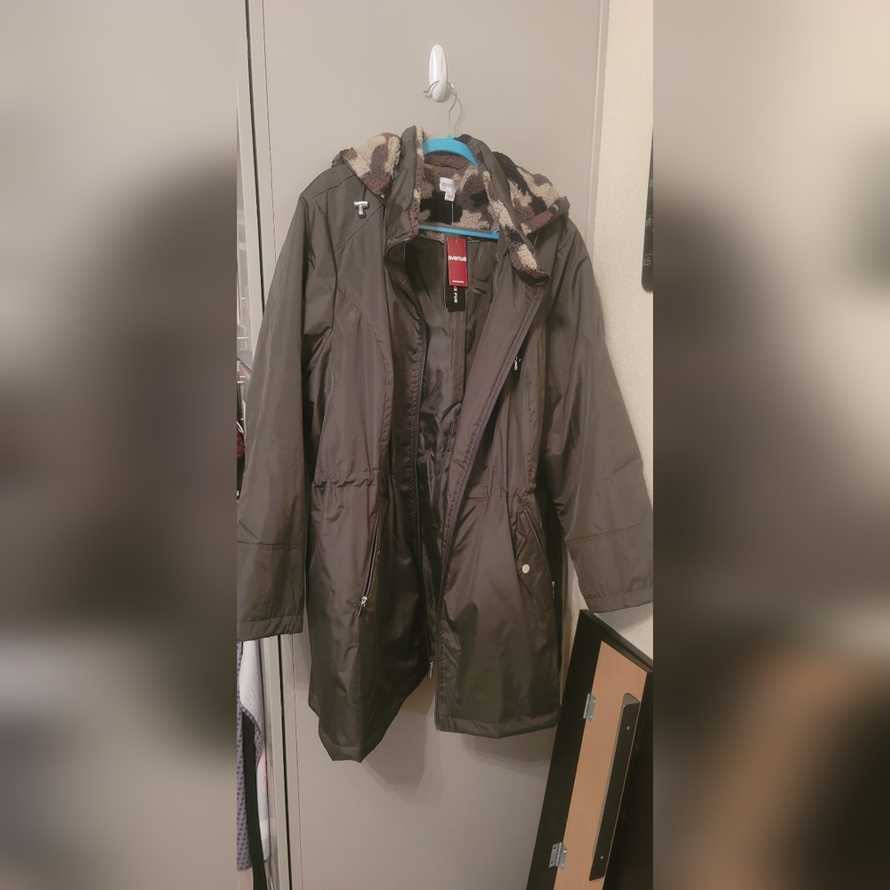 Avenue coat army fatigue print, new, size 30/32 plus size